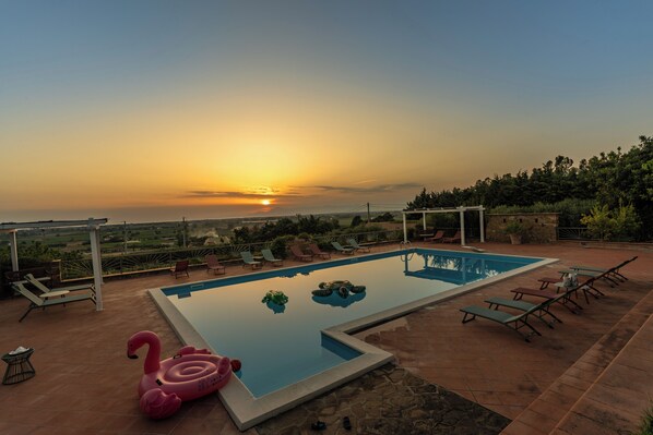 Seasonal outdoor pool, free pool cabanas, pool umbrellas