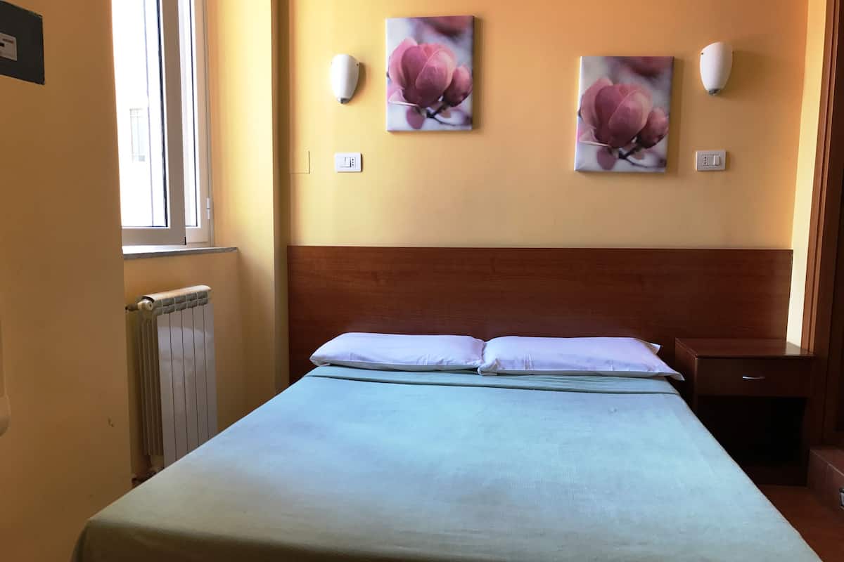 Economy-huone, 1 suuri yhden hengen sänky | Wi-Fi, vuodevaatteet