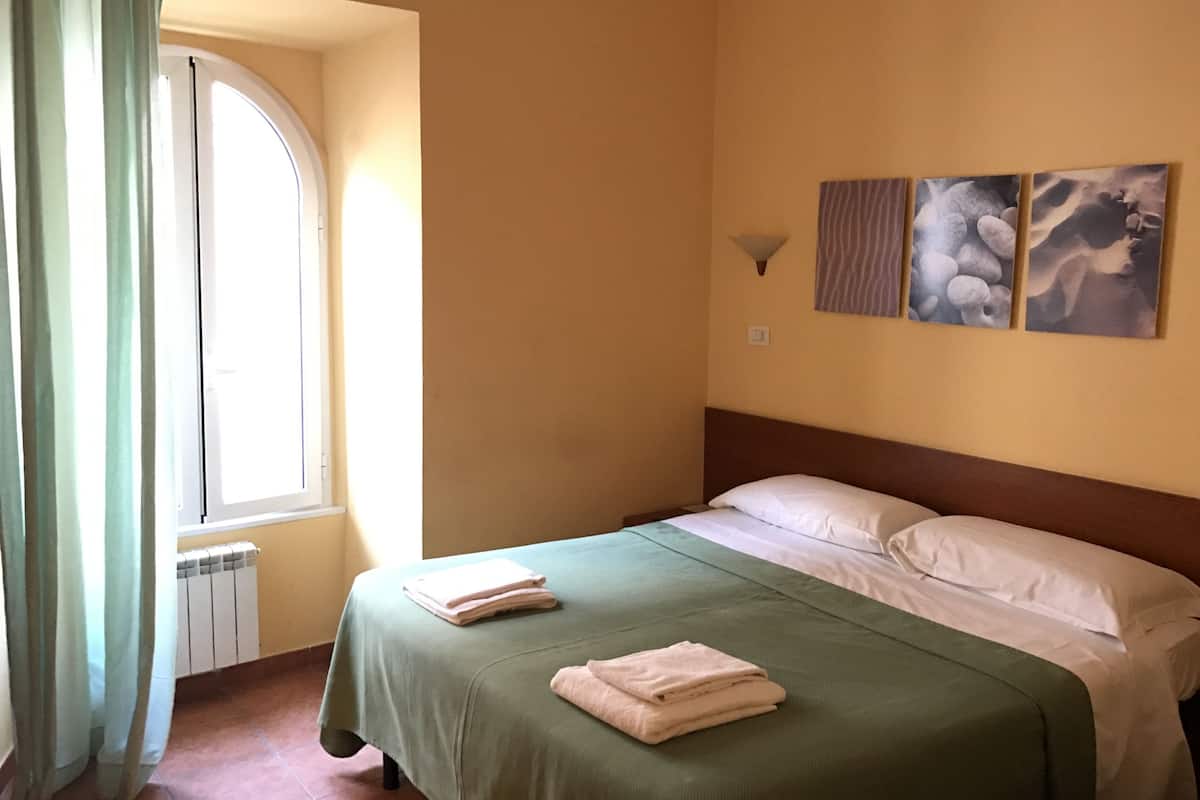 Camera tripla | Wi-Fi (a pagamento), lenzuola