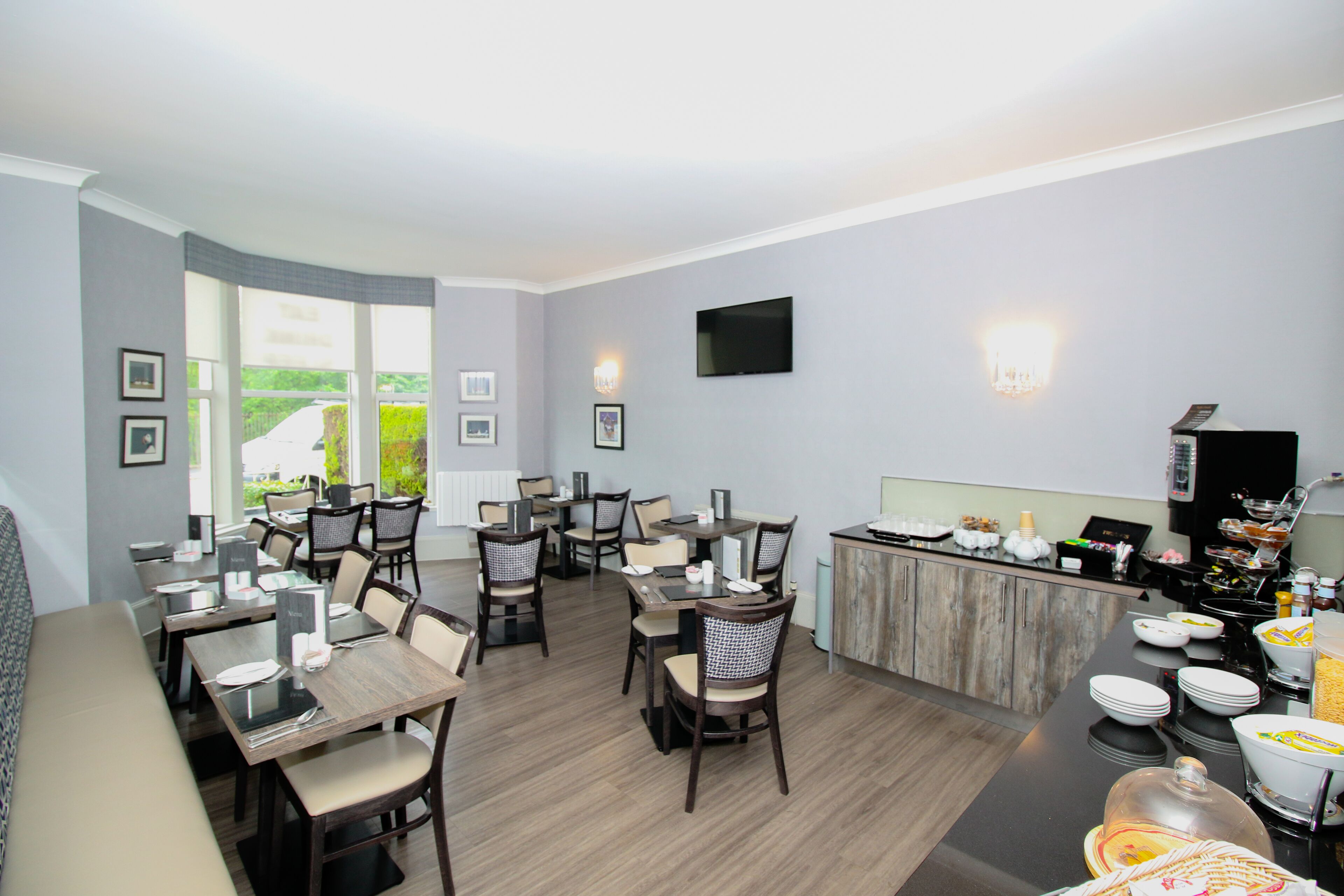 Daily full breakfast (GBP 9 per person)