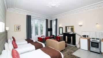 Studio Ville (Triple Occupancy) | Coffres-forts dans les chambres, bureau