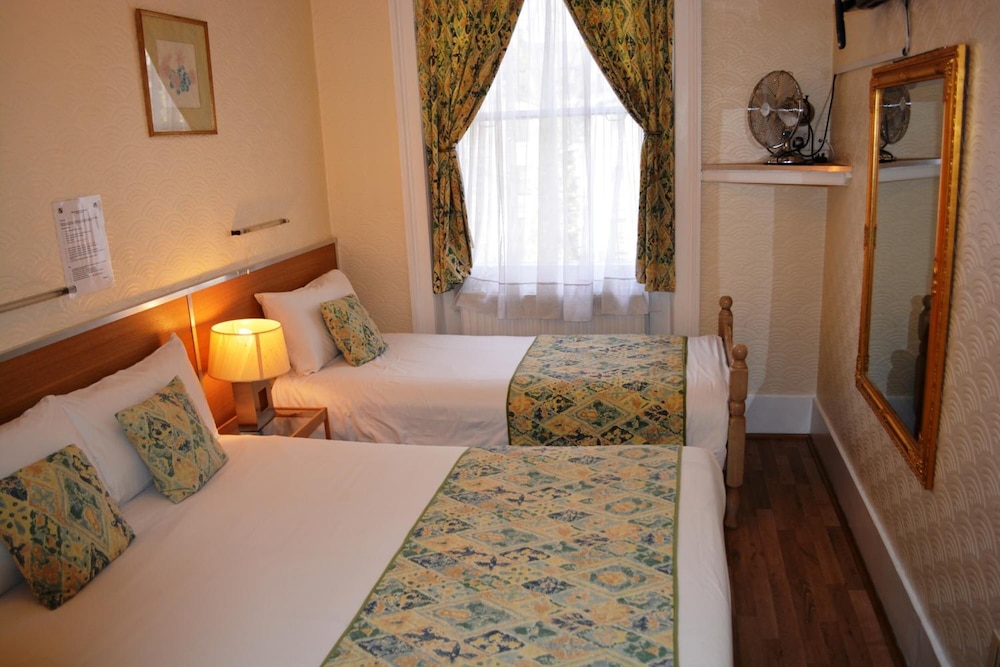 Falcon Hotel photo 2