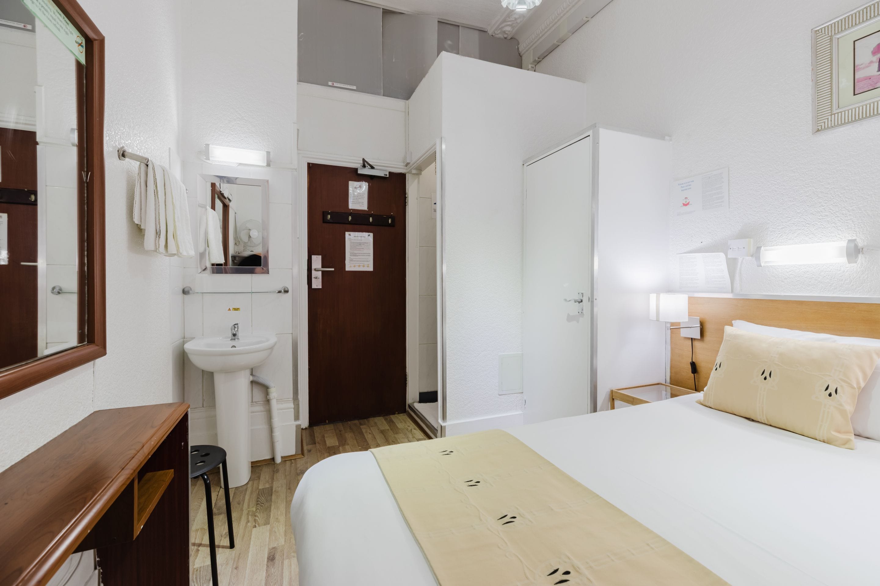 Photo - Falcon Hotel