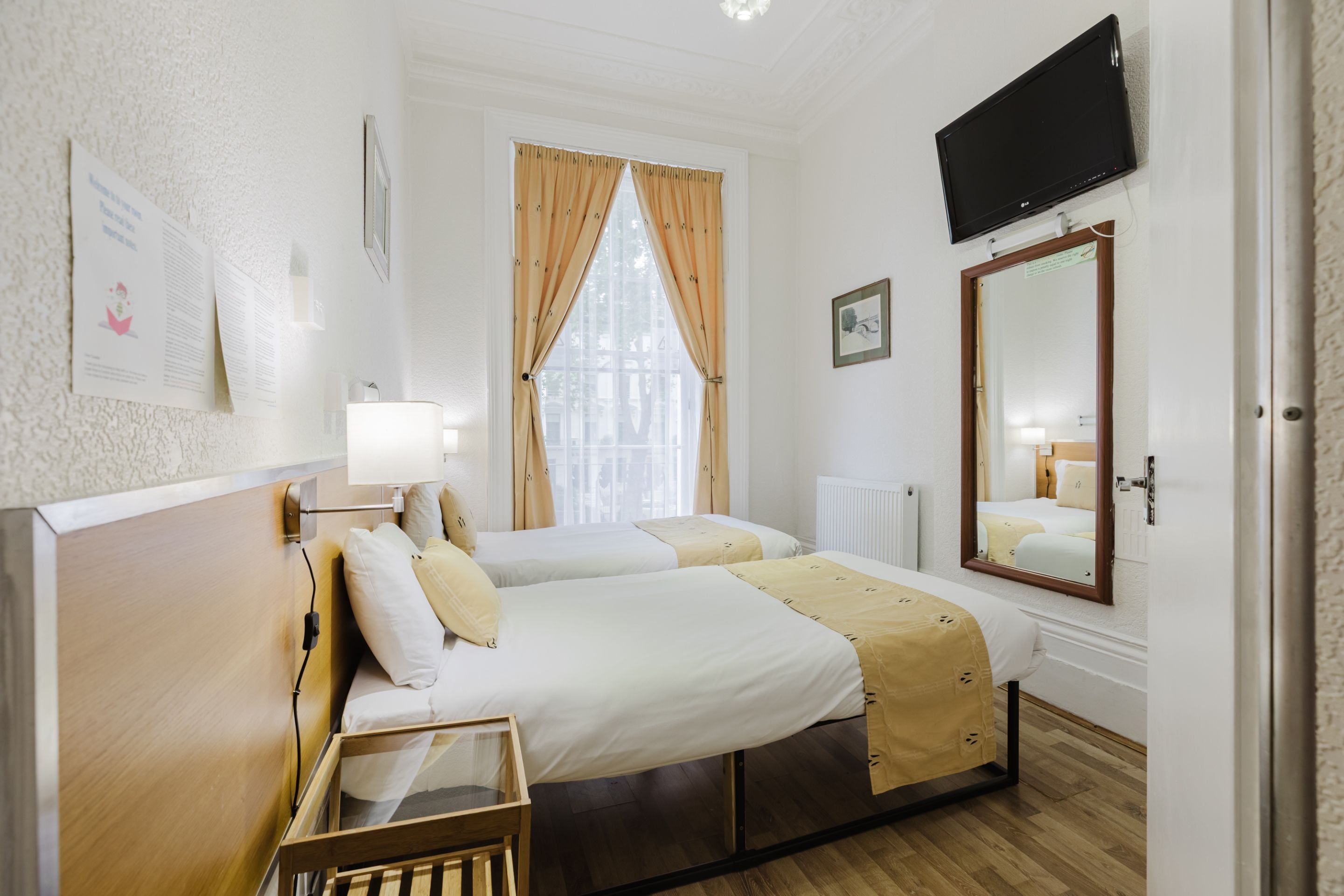 Photo - Falcon Hotel