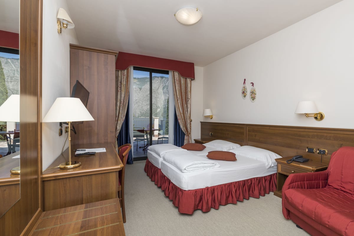 Down duvets, minibar, in-room safe, desk
