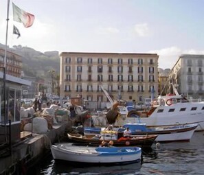 Marina - Caracciolo 10 (Naples)