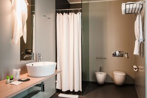Comfort Room, 1 Queen Bed | Bathroom | Shower, rainfall showerhead, free toiletries, hair dryer