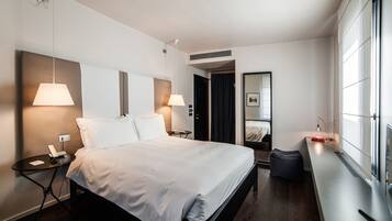 Comfort Room, 1 Queen Bed | Frette Italian sheets, premium bedding, down comforters, minibar