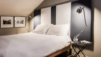 Economy Double Room - Attic (10 stairs, skylight, no windows) | Italienische Bettbezüge von Frette, hochwertige Bettwaren