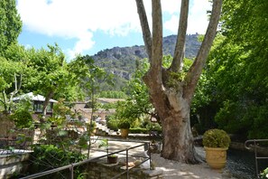 Garden - Hotel du Poète (Fontaine-de-Vaucluse)
