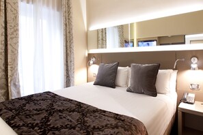 Premium bedding, minibar, in-room safe, desk - Quirinale Luxury Rooms (Rome)