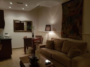 Deluxe-Dreibettzimmer, mit Bad (Deluxe Exotic Room) | Zimmersafe, kostenloses WLAN, Bettwäsche