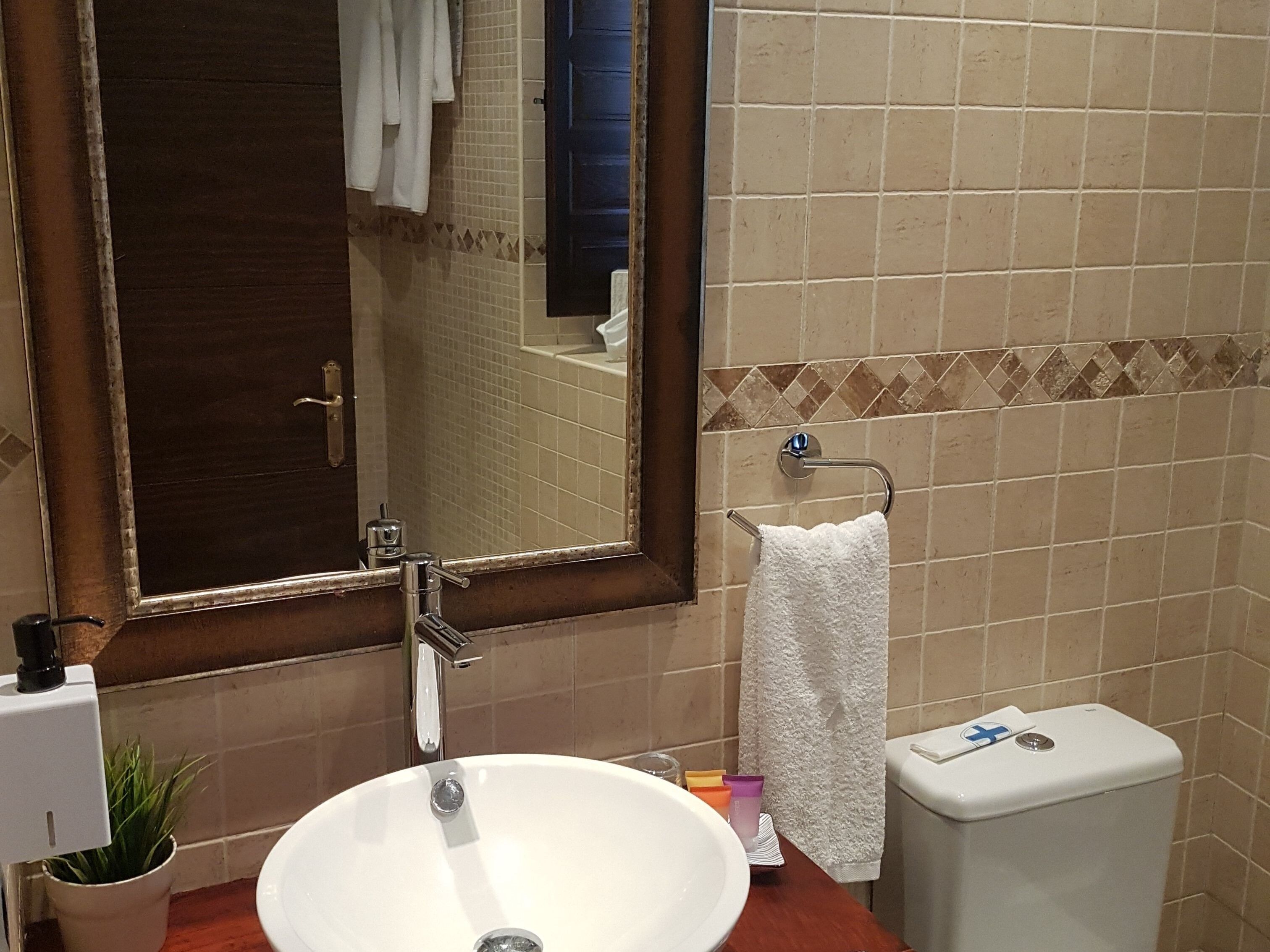 comfort double room, ensuite (comfort double eastern) | bathroom