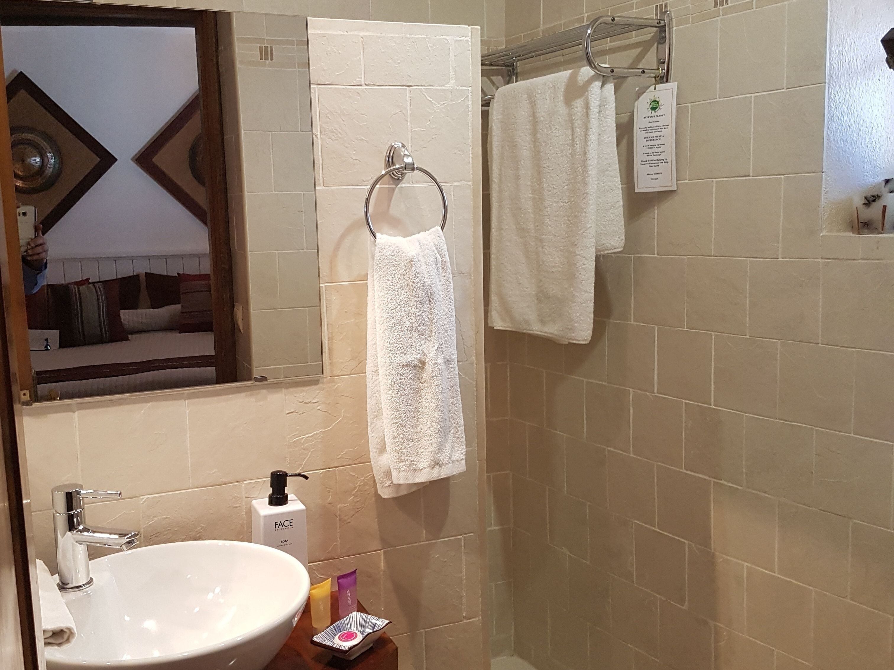 basic double or twin room, ensuite (oriental) | bathroom