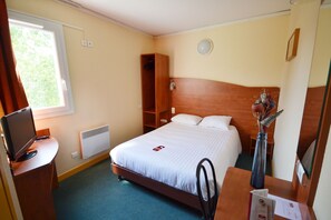 Tweepersoonskamer | Een bureau, gratis babybedden, gratis wifi