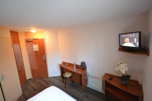 Double Room | Desk, free cribs/infant beds, free WiFi