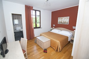 Comfort Double Room, Pool View | Minibar, in-room safe, desk, laptop workspace - Hotel La Colonna (Siena)