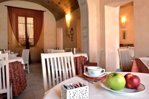 Daily buffet breakfast (EUR 9 per person)