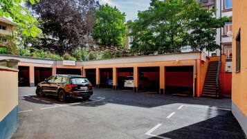 Estacionamiento: 10 por noche