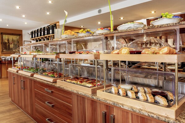 Daily buffet breakfast (EUR 17 per person)