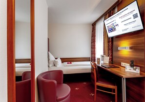 Hypo-allergenic bedding, minibar, in-room safe, desk - Hotel Burgschmiet (Nuremberg)