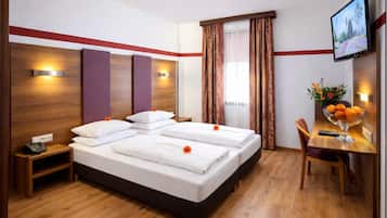 Double Room | Hypo-allergenic bedding available, minibar, in-room safe, desk