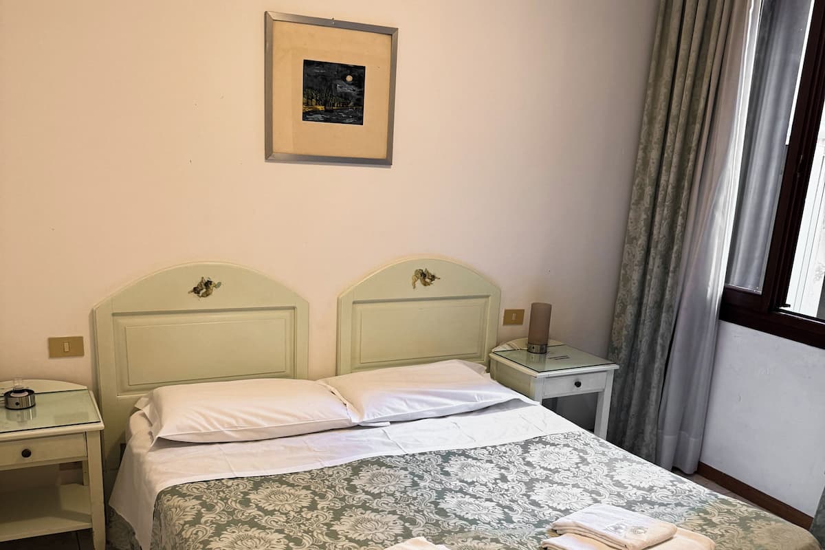 Standard Double or Twin Room, 1 Bedroom | Desk, laptop workspace, soundproofing, WiFi (free)