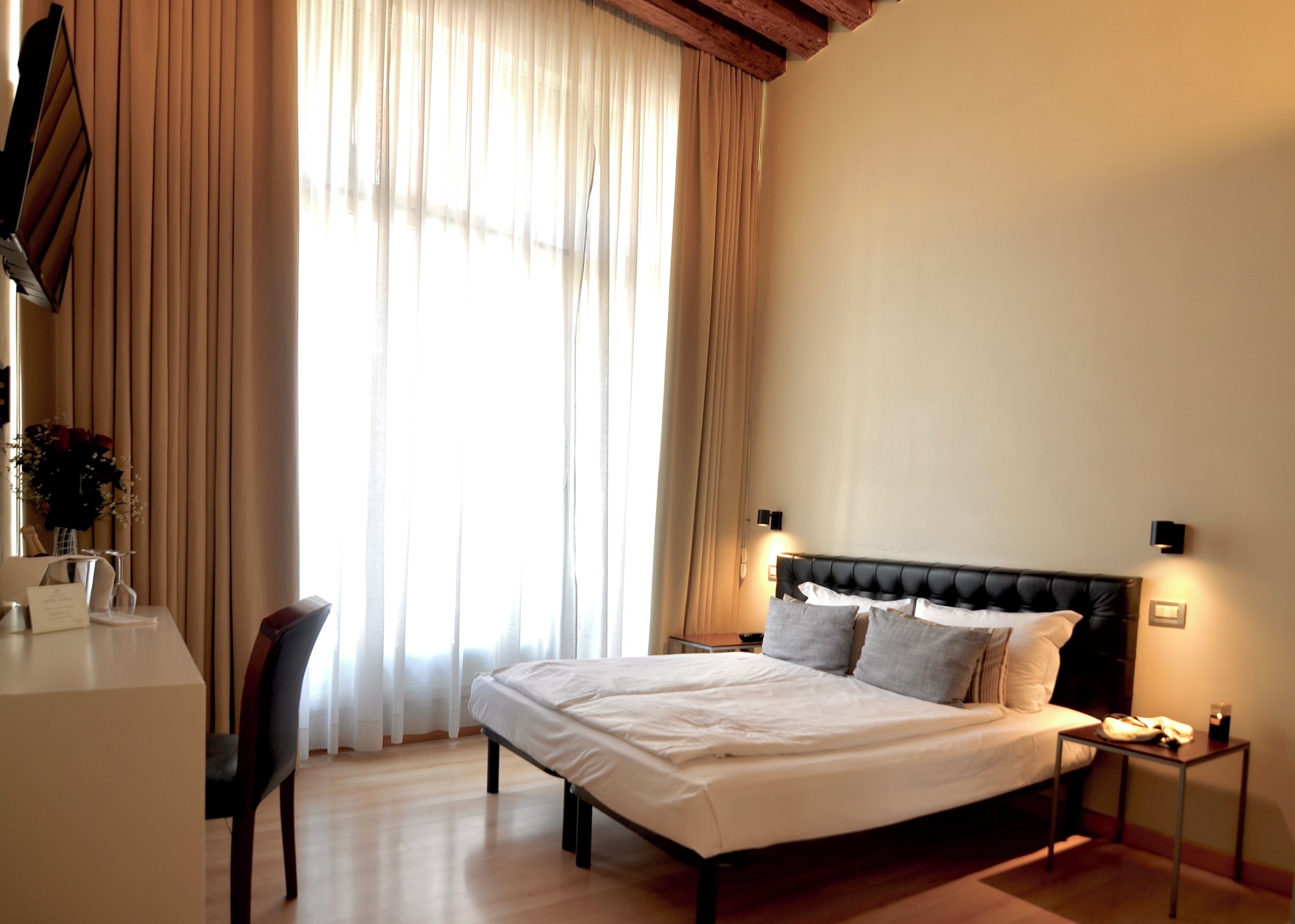 Deluxe Double Room, Balcony, Canal View | Minibar, in-room safe, desk, free WiFi