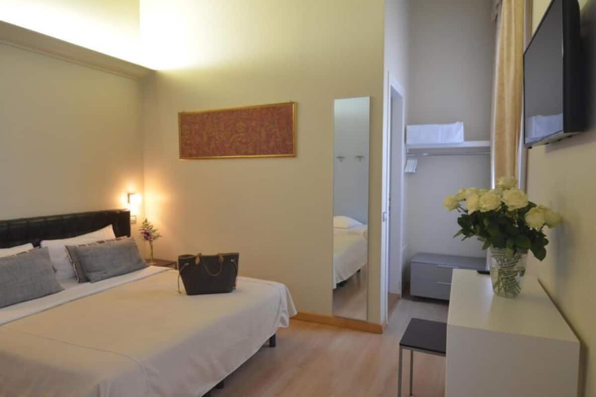 Superior Double Room, City View