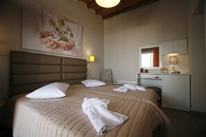Deluxe Double Room | In-room safe, soundproofing, iron/ironing board, free cots/infant beds