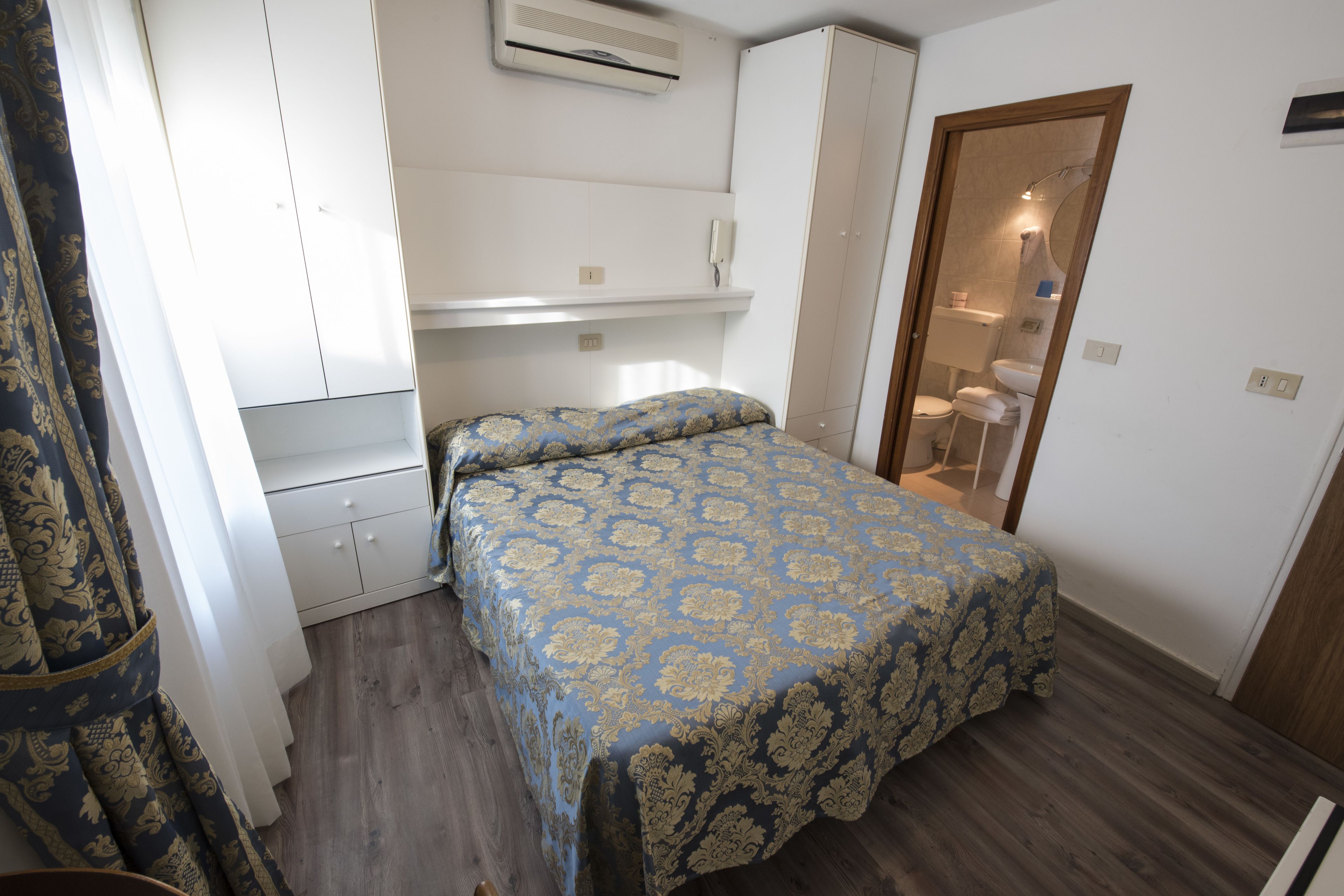 double or twin room, private bathroom | down duvets, in-room safe, individually furnished, desk