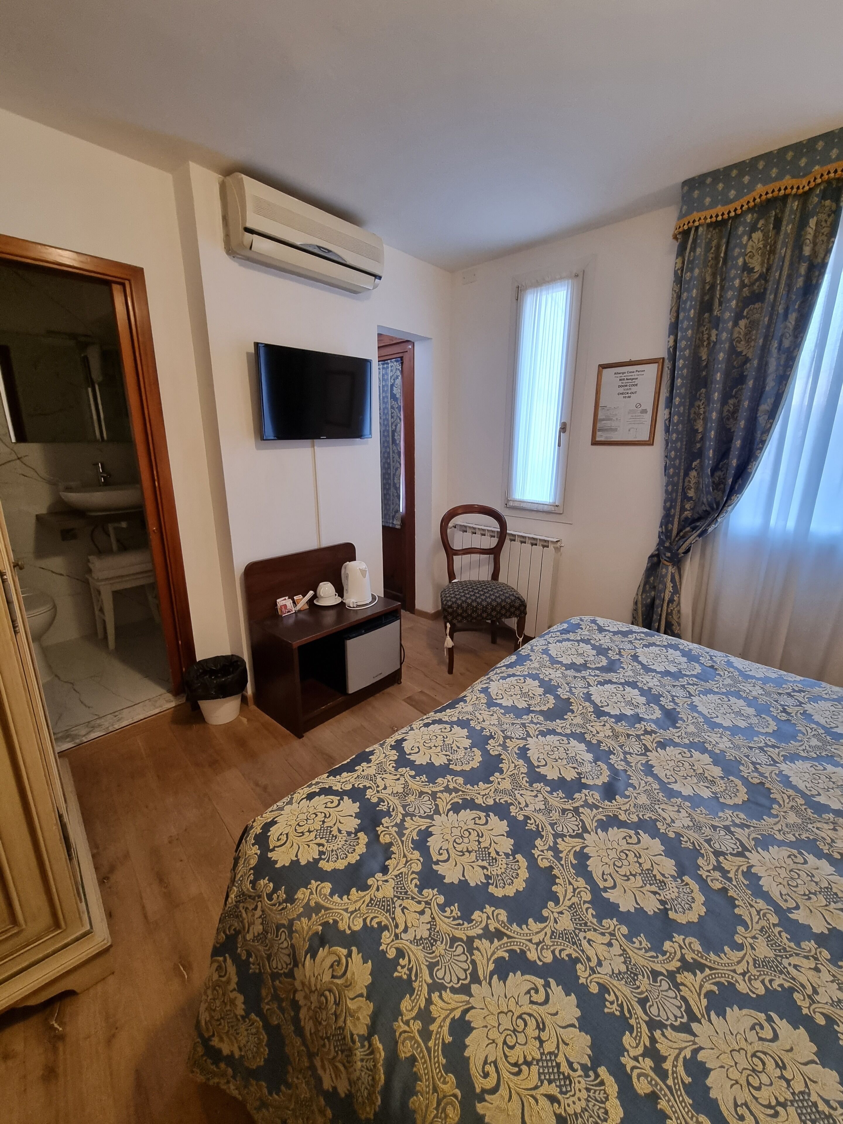 deluxe double room, terrace, city view | down duvets, in-room safe, individually furnished, desk