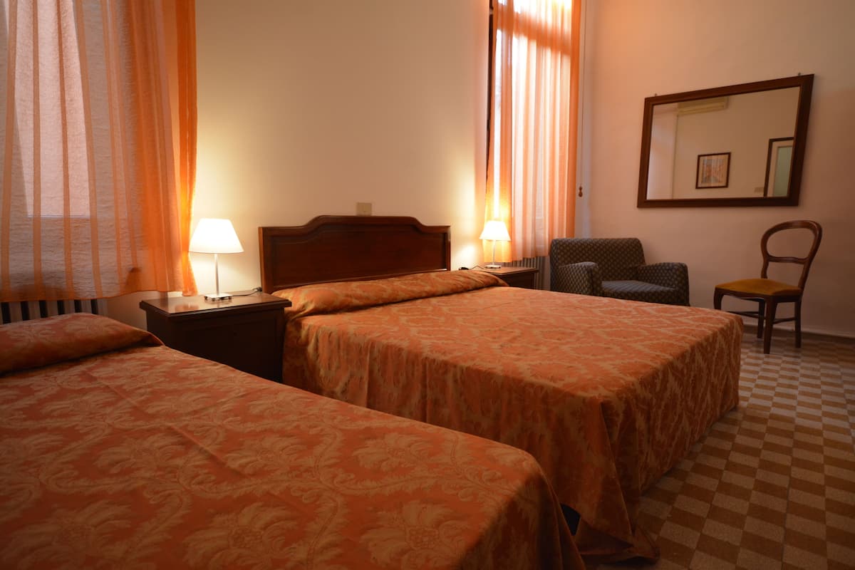 Down duvets, in-room safe, individually furnished, desk