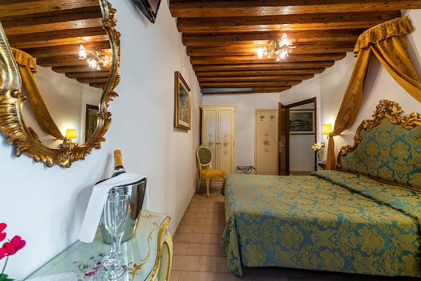 Habitación doble clásica | Caja de seguridad en la habitación, wifi gratis y ropa de cama