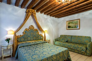 In-room safe, free WiFi, bed sheets - Hotel Al Vagon (Venice)
