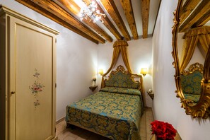 Economy Double Room | In-room safe, free WiFi, bed sheets - Hotel Al Vagon (Venice)