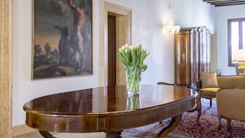 Petit déjeuner buffet (14 EUR par personne)