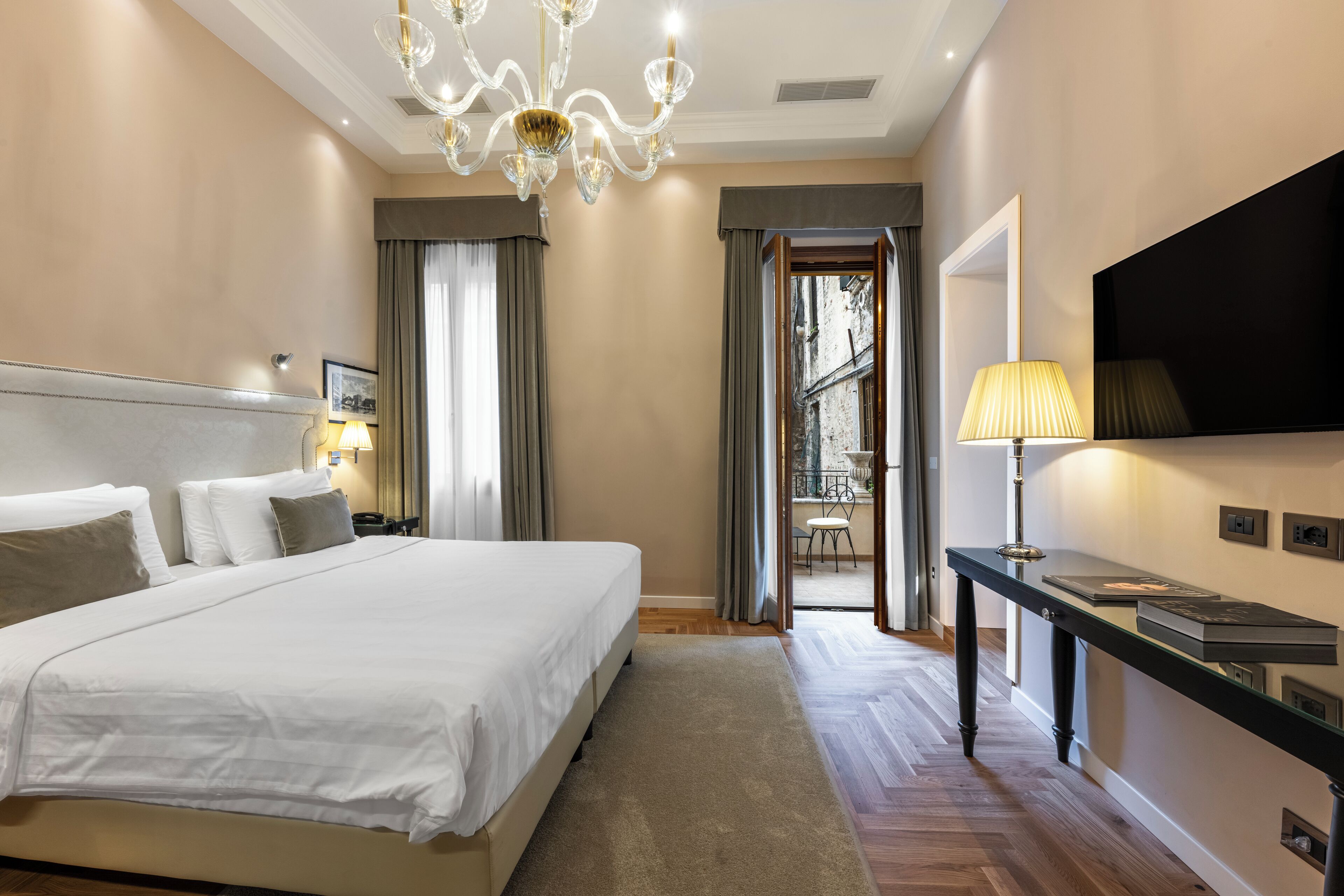 deluxe triple room, annex building | 1 bedroom, hypo-allergenic bedding, minibar, in-room safe