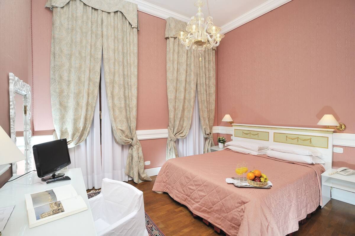 Ropa de cama hipoalergénica y minibar