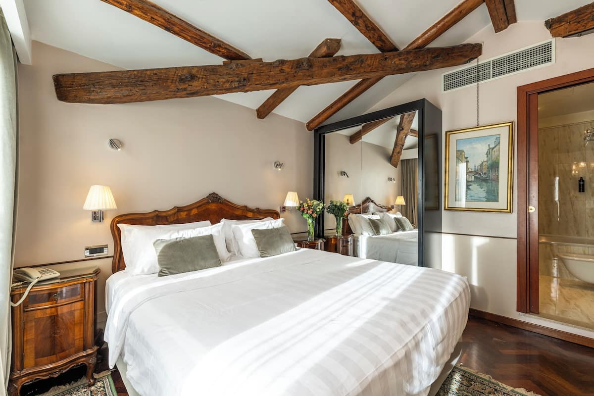 Ropa de cama hipoalergénica y minibar