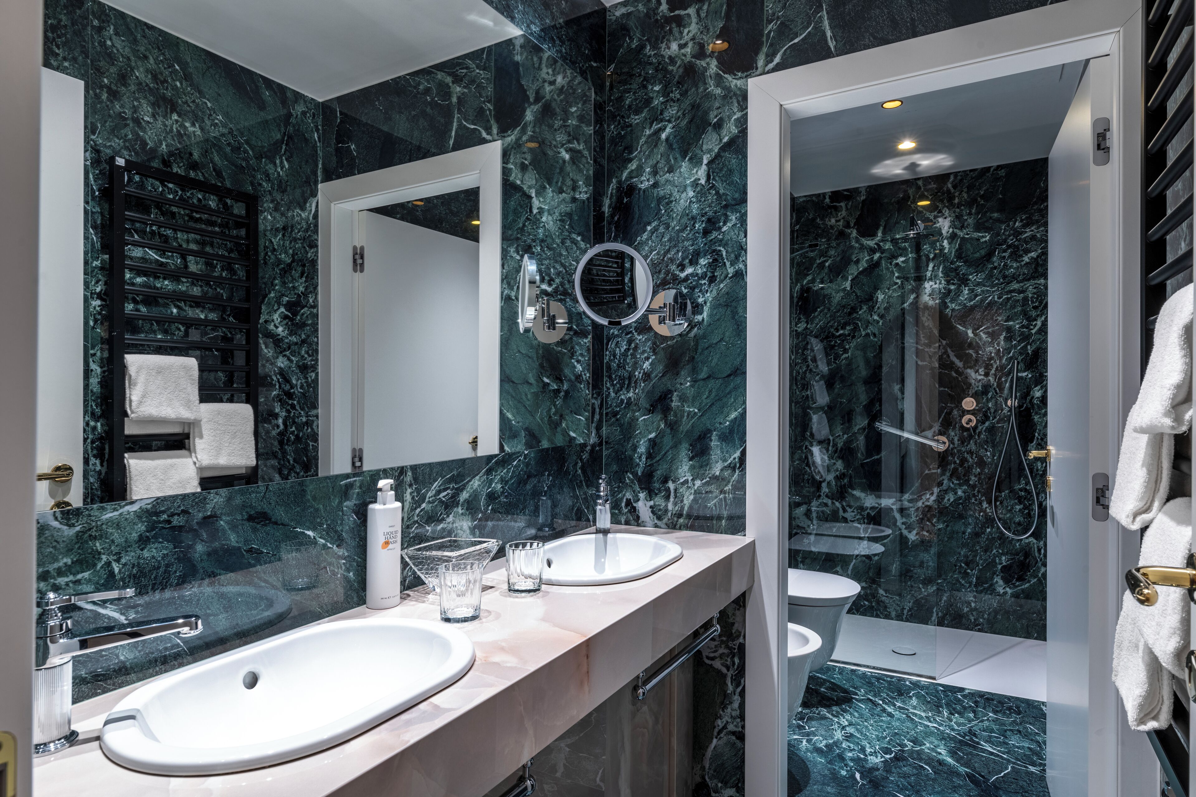 suite, annex building | bathroom | free toiletries, hair dryer, towels, soap