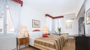 In-room safe, WiFi (free) - Locanda Casa Petrarca (Venice)