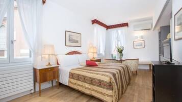 In-room safe, free WiFi