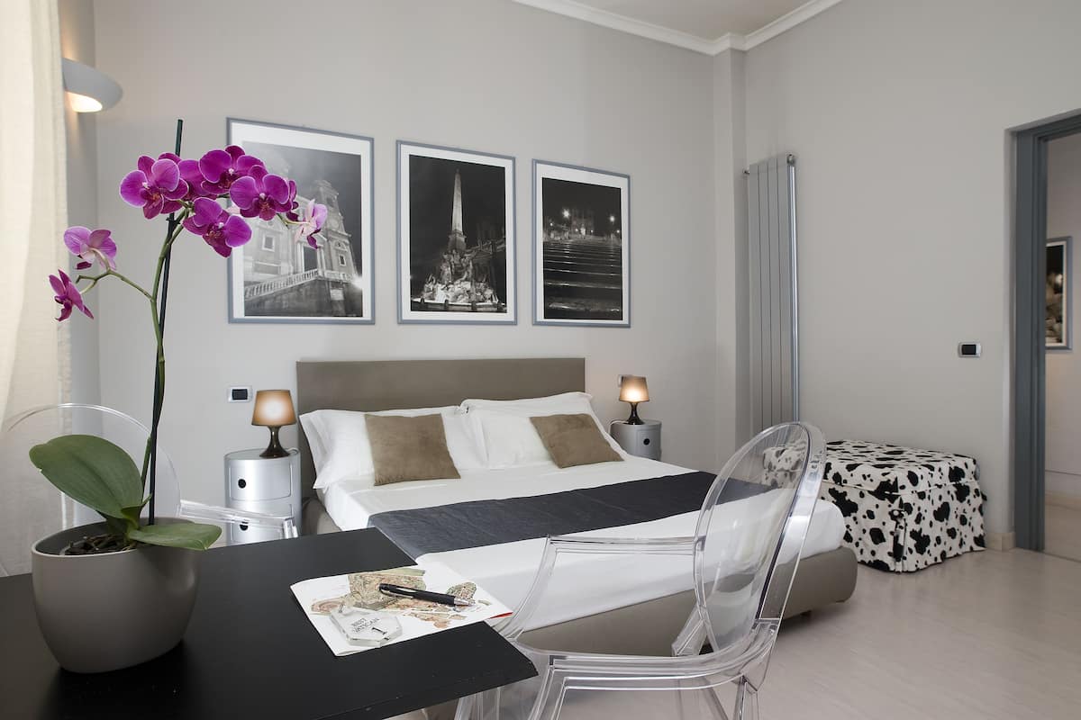Egyptian cotton sheets, premium bedding, down duvets, free minibar