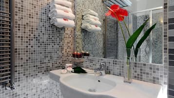 Ducha, artículos de tocador de diseñador, secador de pelo, bidet