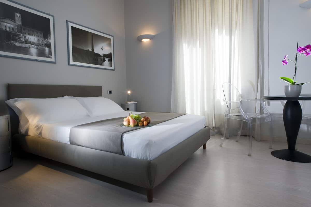 Egyptian cotton sheets, premium bedding, down duvets, free minibar