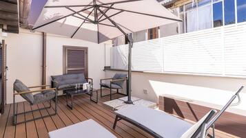 Quadruple room with private terrace on the fifth floor in the separate building | Terrasse/Patio