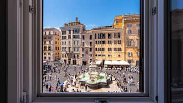 Corner room with Pantheon and fountain view | View from room