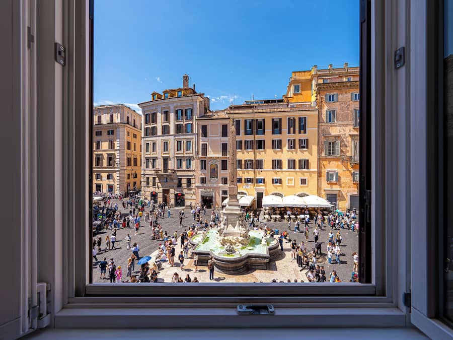 Corner room with Pantheon and fountain view | View from room