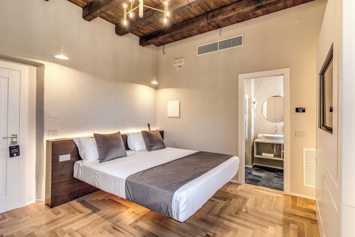 Double room with Pantheon view on the fourth floor in the separate building | Premium bedding, down duvets, memory-foam beds, minibar